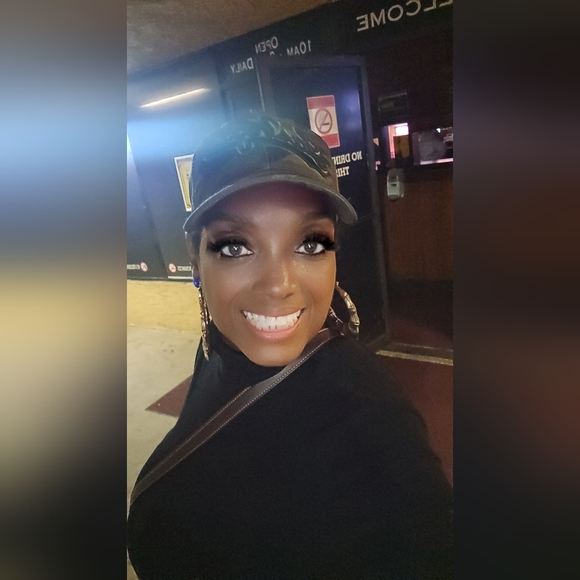 Meet your Posher, Connie - Picture 2 of 5